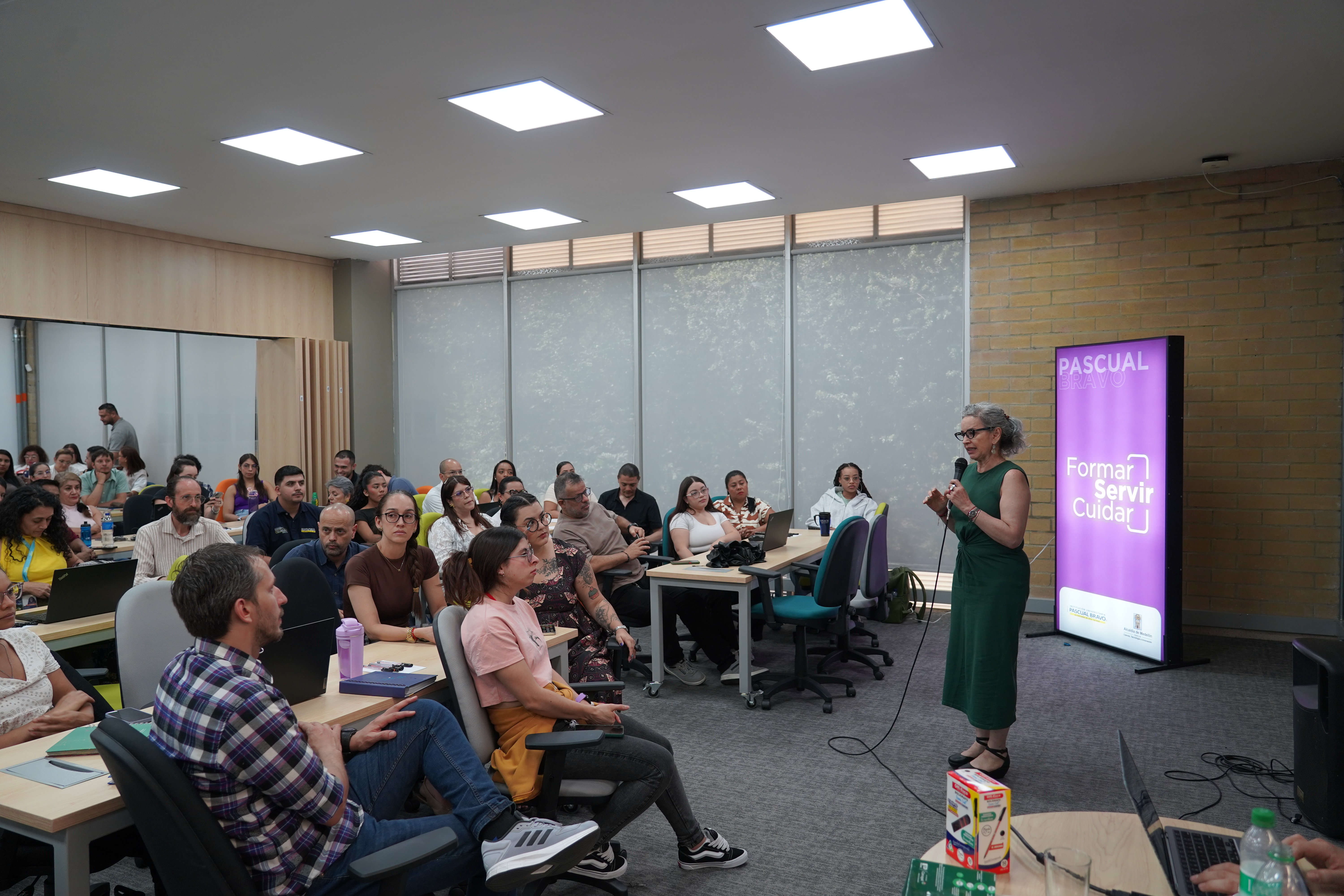 De vivir la Institución a transformarla: empleados y contratistas ponen sus  propuestas sobre la mesa